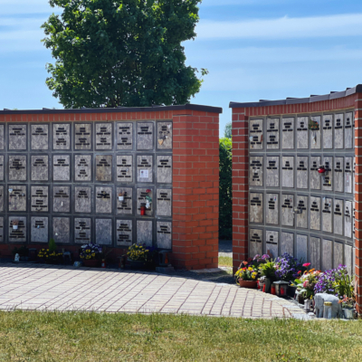 Urnennischen Friedhof Postbauer-Heng