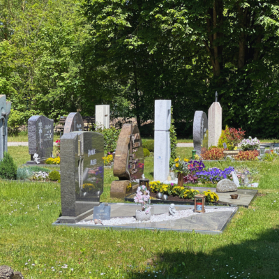 Erdgr&auml;ber Friedhof Postbauer-Heng