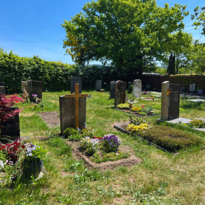 Erdgr&auml;ber Friedhof Postbauer-Heng