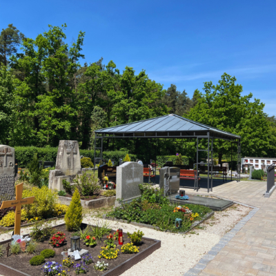 Erdgr&auml;ber; Aufenthaltspavillion Friedhof Pyrbaum