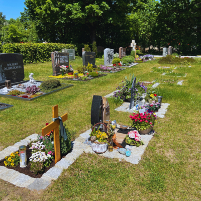 Urnengr&auml;ber Friedhof Postbauer-Heng